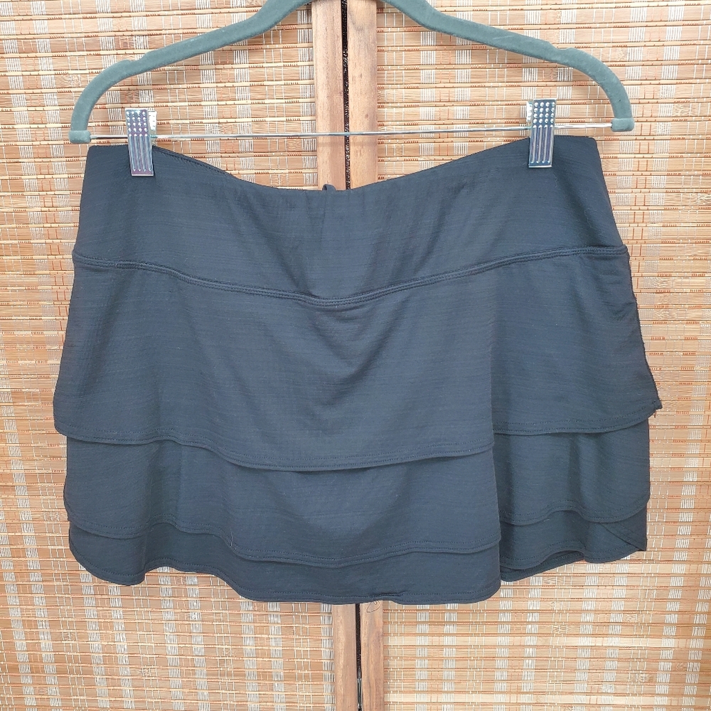 ♤ Athleta Swagger Tiered Ruffle Skort in Black Size Medium